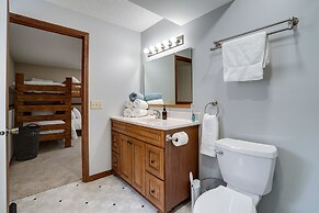 Sporty Blaine Home w/ Games ~ 2 Mi to Super Rink!