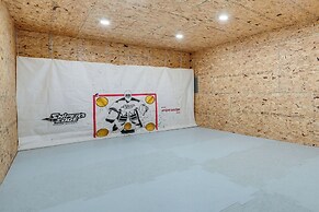 Sporty Blaine Home w/ Games ~ 2 Mi to Super Rink!
