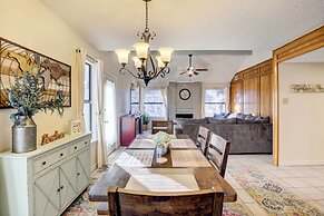 4 Mi to Joe Pool Lake: Home in Grand Prairie