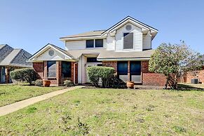 4 Mi to Joe Pool Lake: Home in Grand Prairie