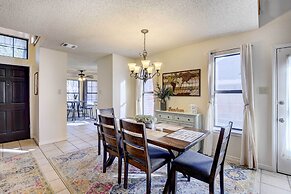 4 Mi to Joe Pool Lake: Home in Grand Prairie