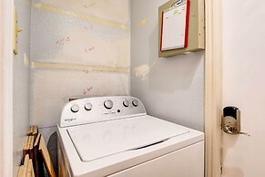 4 Mi to Joe Pool Lake: Home in Grand Prairie