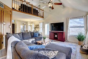 4 Mi to Joe Pool Lake: Home in Grand Prairie