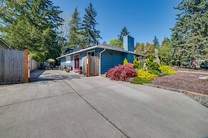 Bellevue Abode: Balcony, 13 Mi to Downtown Seattle