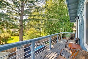 Bellevue Abode: Balcony, 13 Mi to Downtown Seattle