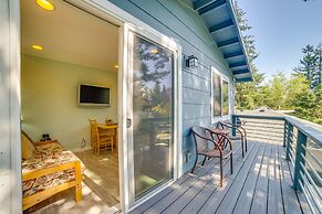 Bellevue Abode: Balcony, 13 Mi to Downtown Seattle