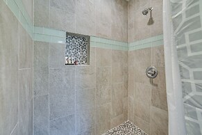 Bellevue Abode: Balcony, 13 Mi to Downtown Seattle