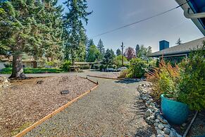 Bellevue Abode: Balcony, 13 Mi to Downtown Seattle