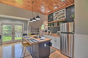 Stylish Studio w/ Fireplace ~ 3 Mi From Dtwn!