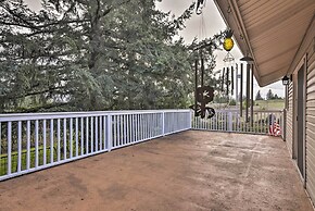 Pet-friendly La Center Home ~ 6 Mi to Casinos