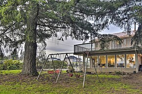 Pet-friendly La Center Home ~ 6 Mi to Casinos