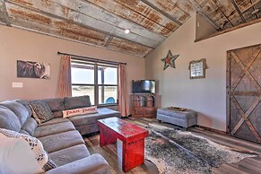 Modern Stephenville Farmhouse: 8 Mi to Dtwn!