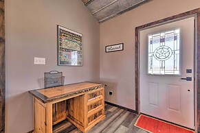 Modern Stephenville Farmhouse: 8 Mi to Dtwn!