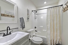 Modern Stephenville Farmhouse: 8 Mi to Dtwn!