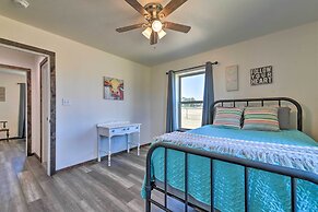 Modern Stephenville Farmhouse: 8 Mi to Dtwn!