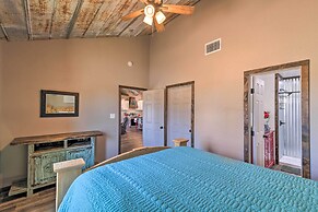 Modern Stephenville Farmhouse: 8 Mi to Dtwn!