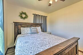 Modern Stephenville Farmhouse: 8 Mi to Dtwn!