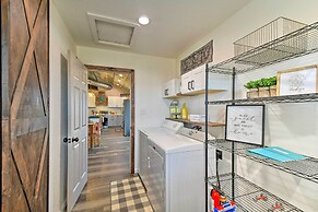 Modern Stephenville Farmhouse: 8 Mi to Dtwn!
