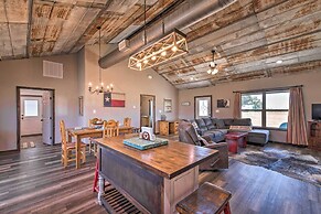 Modern Stephenville Farmhouse: 8 Mi to Dtwn!