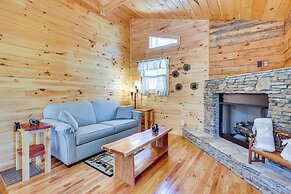 Stunning Murphy Cabin - 5 Mi to Cherokee Lake!