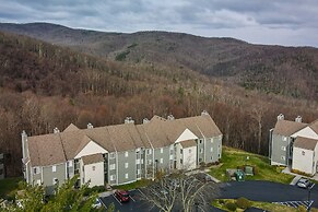 Lovely Gatlinburg Condo: Pool, < 2 Mi to Tramway!