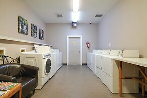 Lovely Gatlinburg Condo: Pool < 2 Mi to Tramway!