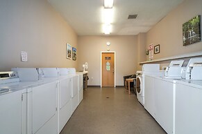 Lovely Gatlinburg Condo: Pool < 2 Mi to Tramway!