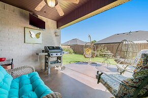 Near Hiking & Biking: Convenient Home in Rogers!