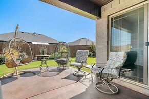 Near Hiking & Biking: Convenient Home in Rogers!