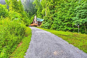 3 Mi to Museums: Smoky Mountains Cabin w/ Deck
