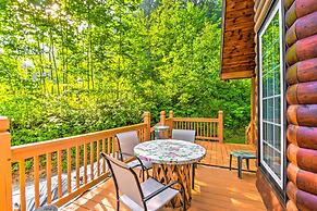 3 Mi to Museums: Smoky Mountains Cabin w/ Deck