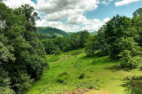 Maggie Valley Cottage Near Festival Grounds!