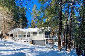 Luxurious & Forested Oasis in Flagstaff w/ Hot Tub