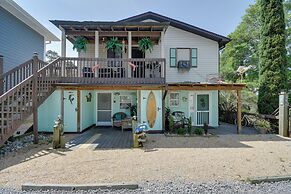 Ocean Isle Apartment w/ Balcony, 1 Mi to Beach!