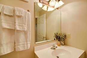 Ocean Isle Apartment w/ Balcony, 1 Mi to Beach!