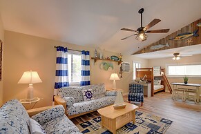 Ocean Isle Apartment w/ Balcony, 1 Mi to Beach!