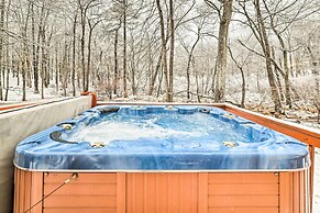 Hot Tub + Deck: Pet-friendly Poconos Getaway!
