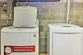 Hot Tub + Deck: Pet-friendly Poconos Getaway!