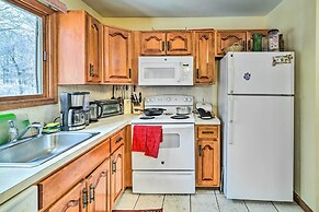 Hot Tub + Deck: Pet-friendly Poconos Getaway!