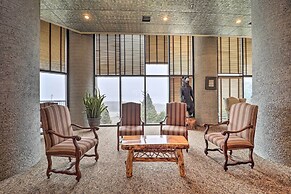 3 Mi to Skiing: Mtn-view Condo in Sugar Top Resort