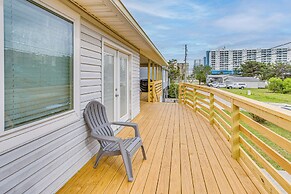 Walk to Beach: Family Home Near Barefoot Landing!
