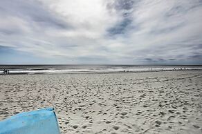 Walk to Beach: Family Home Near Barefoot Landing!