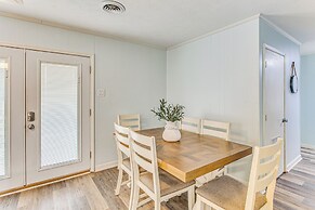 Walk to Beach: Family Home Near Barefoot Landing!