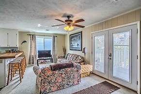 Walk to Beach: Family Home Near Barefoot Landing!