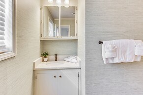 Walk to Beach: Family Home Near Barefoot Landing!