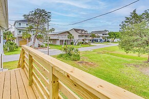 Walk to Beach: Family Home Near Barefoot Landing!