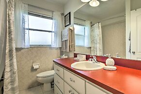 Rainbow River Oasis w/ Kayaks + Furnished Sunroom!