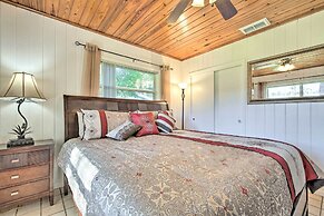 Rainbow River Oasis w/ Kayaks + Furnished Sunroom!