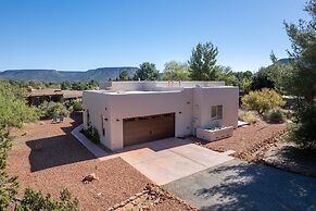 Expansive Sedona Retreat w/ Private Hot Tub, Views