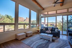 Expansive Sedona Retreat w/ Private Hot Tub, Views